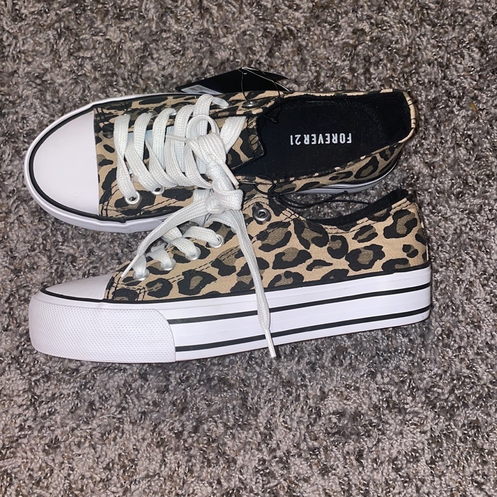 NWT! F21 shoes - size 7
